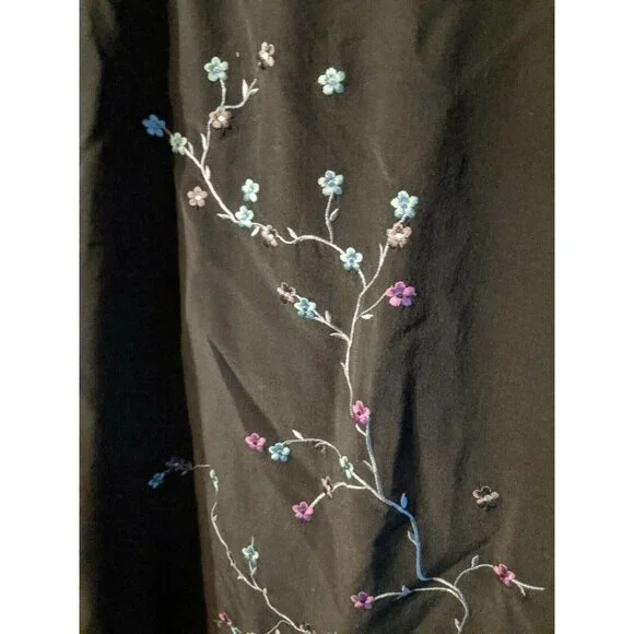 Mixit Woman Embroidered Floral Black Skirt Size 10 Blue Purple Lined - Picture 2 of 6